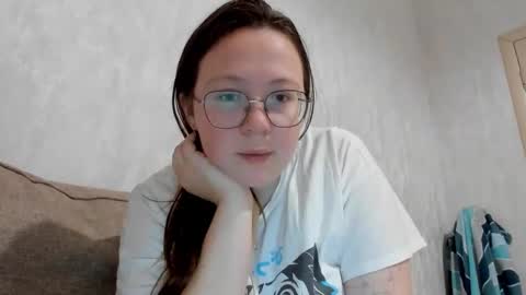 Snapshot of lily_cheys chatting on October 14, 7:36 pm Lily Chays online show from October 14, 7:36 pm