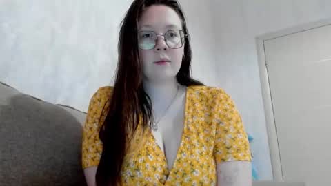 Snapshot of lily_cheys chatting on October 15, 5:24 pm Lily Chays online show from October 15, 5:24 pm
