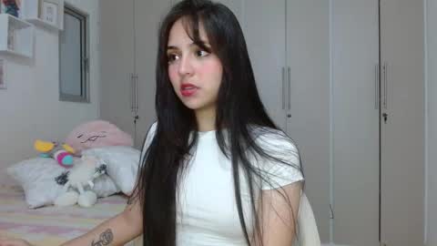 Snapshot of lily_crushx chatting on January 7, 7:52 am Lirio         online show from January 7, 7:52 am