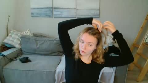 Lily dollyx online show from December 2, 11:26 am