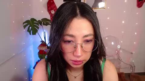 Snapshot of lily_evans_ chatting on December 13, 11:17 pm just lily online show from December 13, 11:17 pm