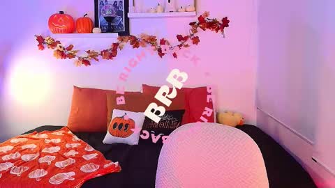 Snapshot of lily_evans_ chatting on October 10, 9:25 pm just lily online show from October 10, 9:25 pm