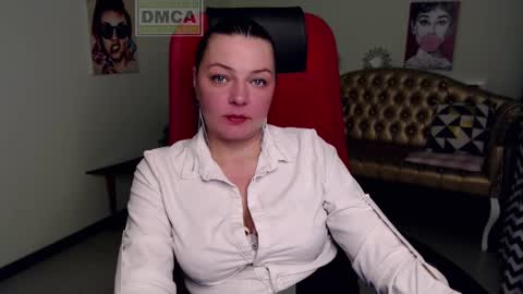 Snapshot of lily_flower7_ chatting on December 3, 11:01 am Lily online show from December 3, 11:01 am