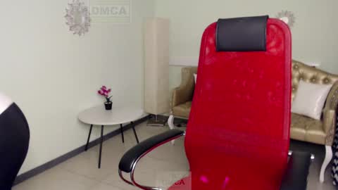 Snapshot of lily_flower7_ chatting on December 11, 11:19 am Lily online show from December 11, 11:19 am