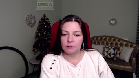 Snapshot of lily_flower7_ chatting on December 17, 4:12 am Lily online show from December 17, 4:12 am