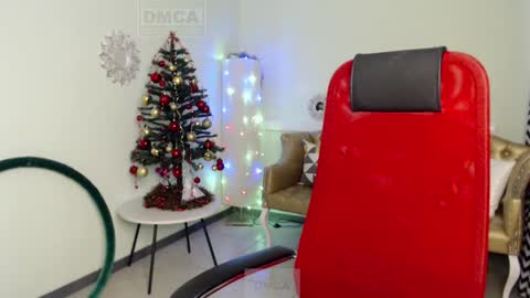 Snapshot of lily_flower7_ chatting on December 17, 7:18 am Lily online show from December 17, 7:18 am