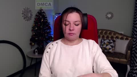 Snapshot of lily_flower7_ chatting on December 27, 3:53 am Lily online show from December 27, 3:53 am