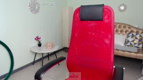 Snapshot of lily_flower7_ chatting on February 6, 10:15 am Lily online show from February 6, 10:15 am