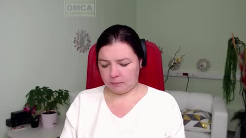 Snapshot of lily_flower7_ chatting on October 20, 4:57 am Lily online show from October 20, 4:57 am