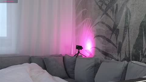 Lily online show from December 4, 6:22 am