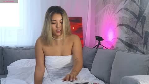 Lily online show from December 12, 7:30 am