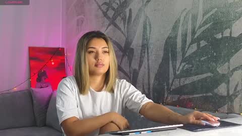 Lily online show from January 1, 6:26 am