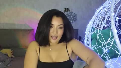 Lily online show from November 13, 1:10 pm