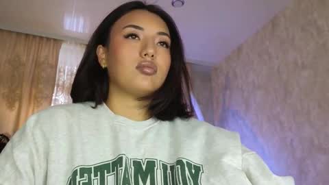 Snapshot of lily_foster_ chatting on January 6, 6:28 am Lily online show from January 6, 6:28 am