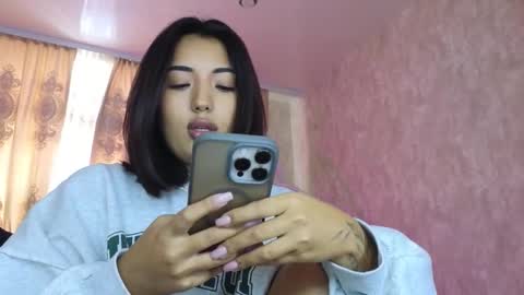 Snapshot of lily_foster_ chatting on January 12, 8:52 am Lily online show from January 12, 8:52 am