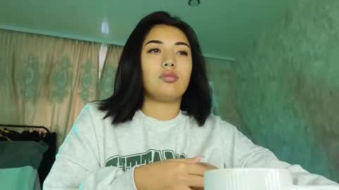 Snapshot of lily_foster_ chatting on February 7, 6:17 am Lily online show from February 7, 6:17 am