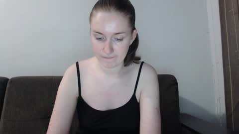 lily_love_x online show from October 12, 10:20 pm