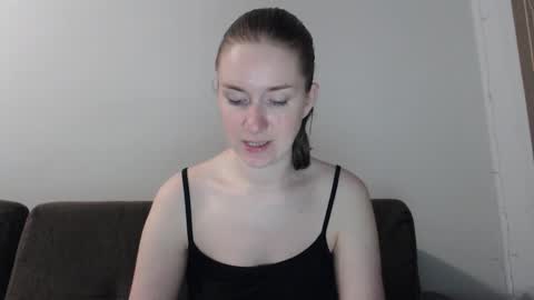 lily_love_x online show from October 15, 9:48 pm