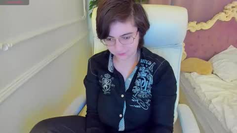 Snapshot of lily_merlin chatting on March 16, 7:56 am Lily online show from March 16, 7:56 am