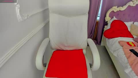 Snapshot of lily_merlin chatting on April 10, 3:39 pm Lily online show from April 10, 3:39 pm