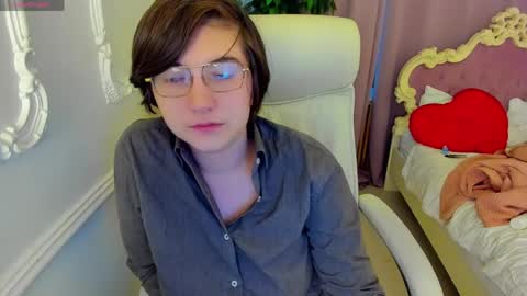 Snapshot of lily_merlin chatting on April 12, 3:11 am Lily online show from April 12, 3:11 am