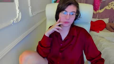 Snapshot of lily_merlin chatting on April 19, 6:02 am Lily online show from April 19, 6:02 am