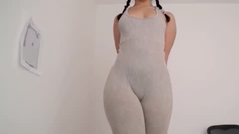 Lily Roberts online show from March 26, 2:55 pm