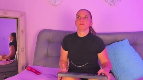 lily_rose0 online show from April 4, 9:12 pm