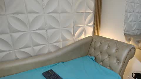 Lily Lauren online show from March 14, 1:27 pm