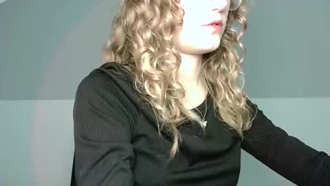 small lily online show from September 9, 3:11 pm