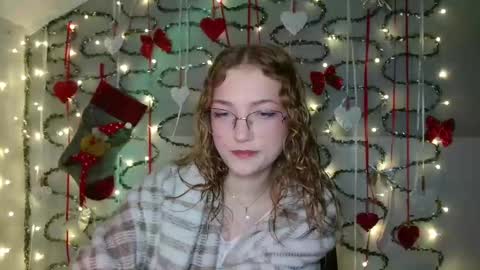 small lily online show from December 15, 6:12 pm