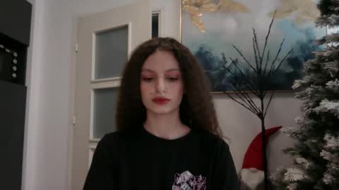 lilycandy_ online show from January 17, 9:36 am