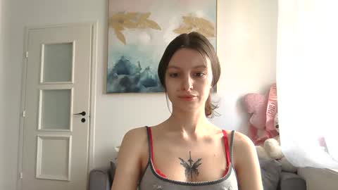 lilycandy_ online show from April 14, 9:26 am