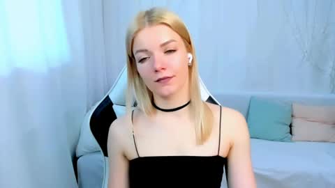 lilydavisss online show from April 13, 2:28 am