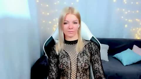 Snapshot of lilydavisss chatting on April 21, 2:51 am lilydavisss online show from April 21, 2:51 am