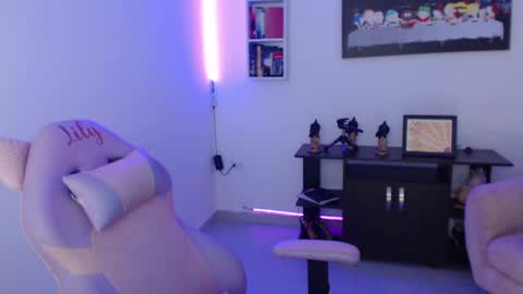 Lily online show from May 4, 10:28 pm