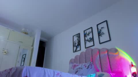 Lily online show from May 4, 5:47 am