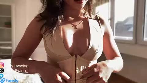 Snapshot of lilyewing_ chatting on June 14, 4:09 pm Lily online show from June 14, 4:09 pm