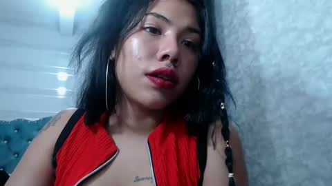 lilyjamesx online show from March 3, 8:00 pm