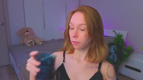 lilylisy online show from November 21, 1:10 pm