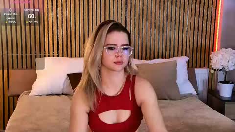 Snapshot of lilyrabbit chatting on May 29, 5:49 am Rose online show from May 29, 5:49 am