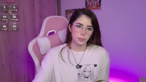 Snapshot of lilyrouse_ chatting on May 31, 3:36 am lily help me to collect more cosplay online show from May 31, 3:36 am