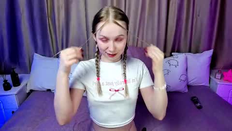 Snapshot of lilystarlight chatting on March 7, 3:51 am Lilian online show from March 7, 3:51 am