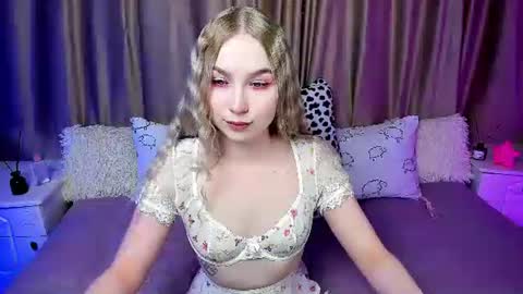 Snapshot of lilystarlight chatting on October 3, 3:47 am Lilian online show from October 3, 3:47 am