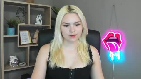 Lily online show from May 24, 1:27 pm