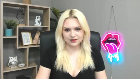 Lily online show from May 25, 1:17 pm