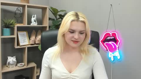 Lily online show from May 29, 7:17 am