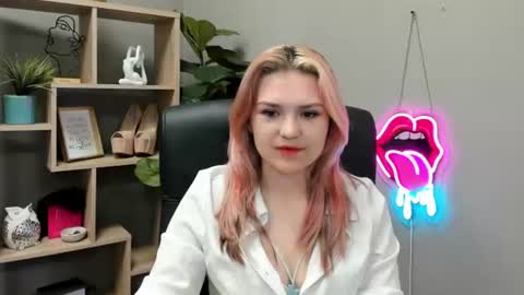 Snapshot of lilysweetxo chatting on July 3, 6:53 am Lily online show from July 3, 6:53 am