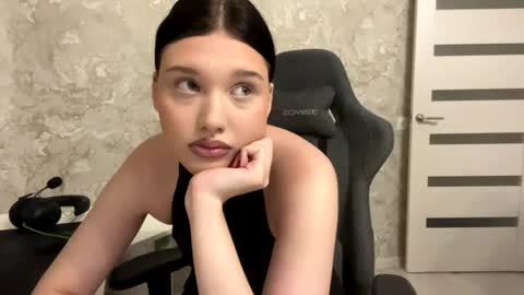 Lily online show from July 28, 7:15 am
