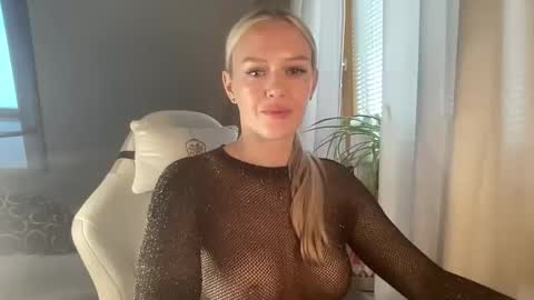 lina_frost online show from December 19, 12:01 pm